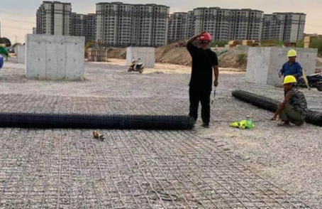 九台土工格栅铺设前地基要怎么处理？